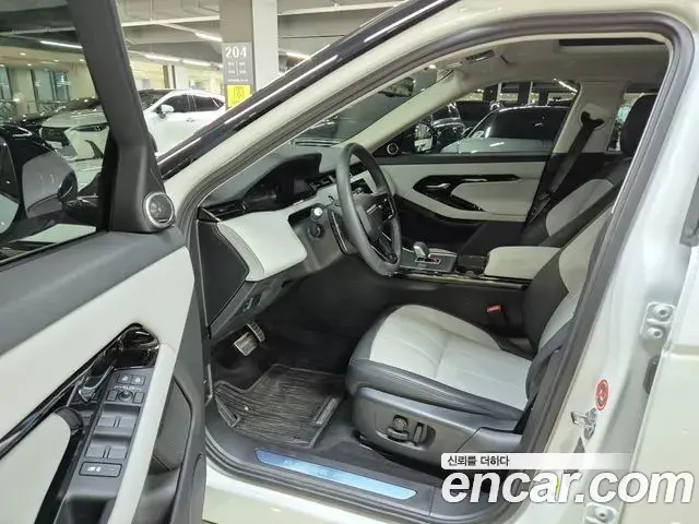Land Rover Range Rover Evoque 2025 — ფოტო 15/20