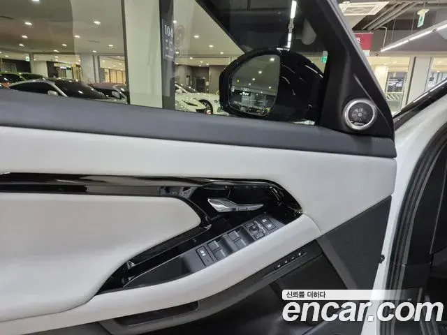 Land Rover Range Rover Evoque 2025 — ფოტო 10/20