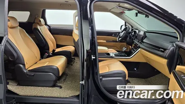 Kia Carnival 2021 — ფოტო 16/20