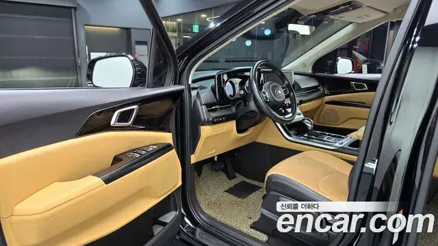 Kia Carnival 2021 — ფოტო 6/20