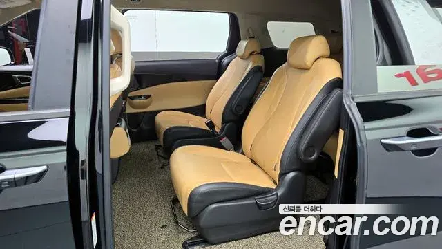 Kia Carnival 2021 — ფოტო 19/20