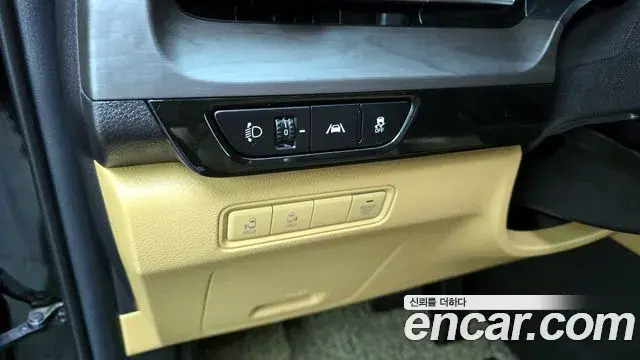 Kia Carnival 2021 — ფოტო 10/20