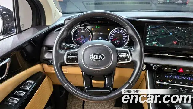 Kia Carnival 2021 — ფოტო 11/20
