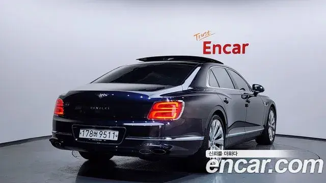 Bentley Flying Spur 2022 — ფოტო 9/20
