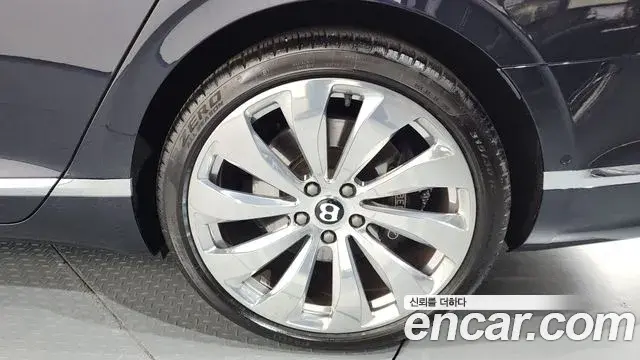 Bentley Flying Spur 2022 — ფოტო 15/20