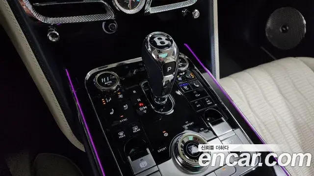 Bentley Flying Spur 2022 — ფოტო 16/20