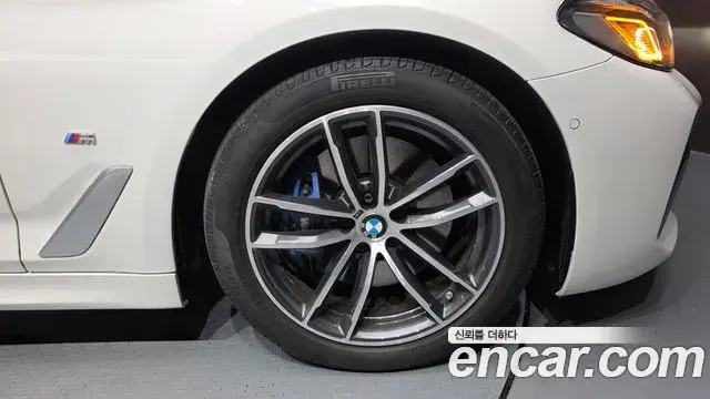BMW 5 Series 2021 — ფოტო 4/20