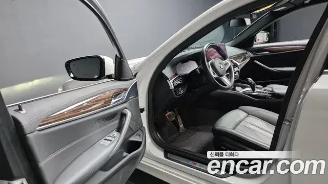 BMW 5 Series 2021 — ფოტო 11/20