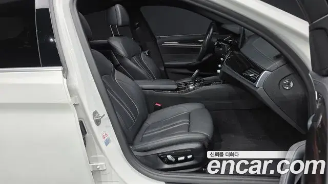 BMW 5 Series 2021 — ფოტო 17/20
