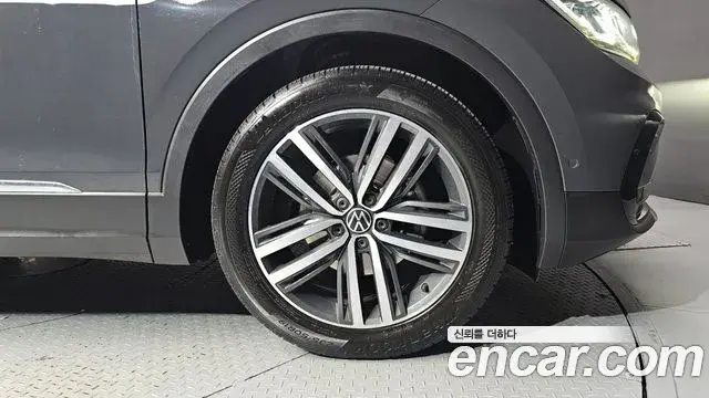 Volkswagen Tiguan 2021 — Şəkil 15/20