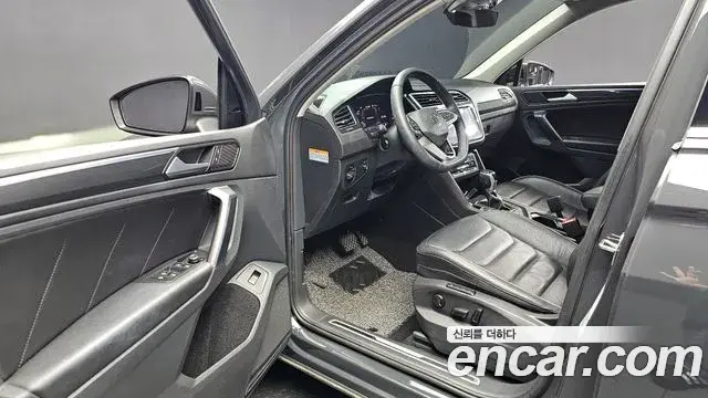 Volkswagen Tiguan 2021 — Şəkil 16/20