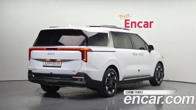 Kia Carnival 2024 — Фото 1/20
