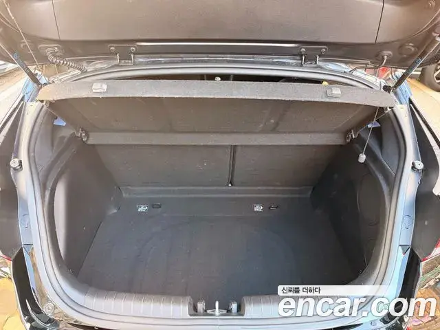 Hyundai Veloster 2019 — Фото 17/18