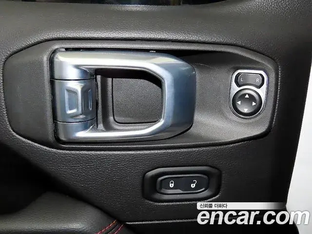 Jeep Wrangler 2021 — Photo 8/20