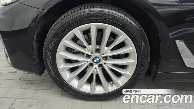 BMW 5 Series 2022 — Şəkil 17/20
