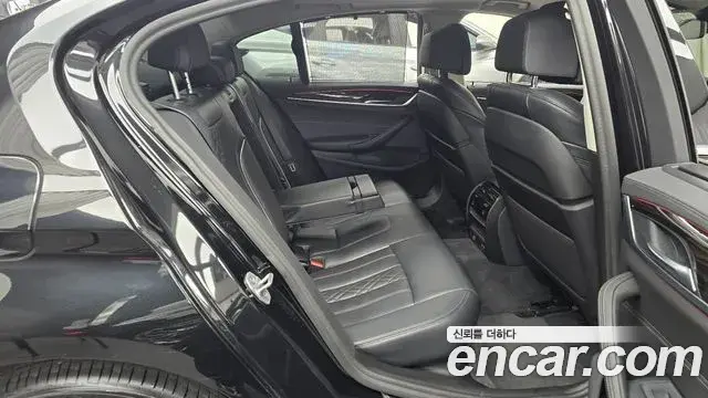 BMW 5 Series 2022 — Şəkil 13/20