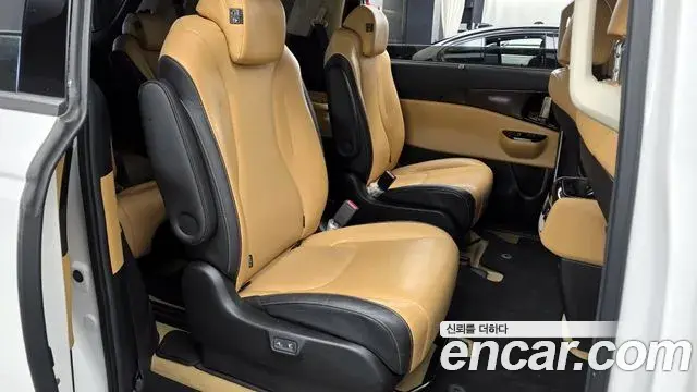 Kia Carnival 2021 — Фото 12/20