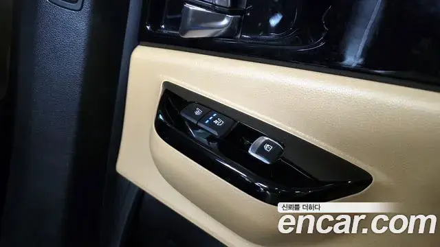 Kia Carnival 2021 — Фото 19/20