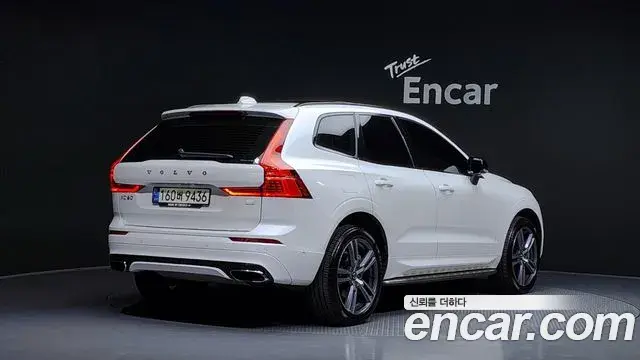 Volvo XC60 2021 — Photo 15/20