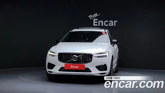 Volvo XC60 2021 — Photo 9/20
