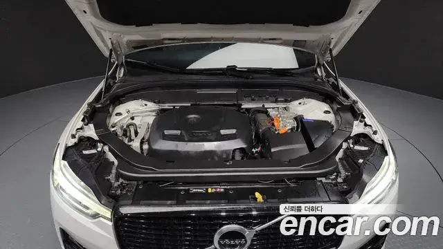 Volvo XC60 2021 — Photo 8/20