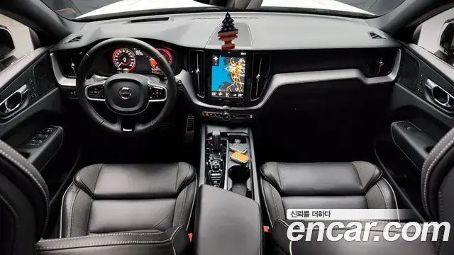 Volvo XC60 2021 — Photo 20/20