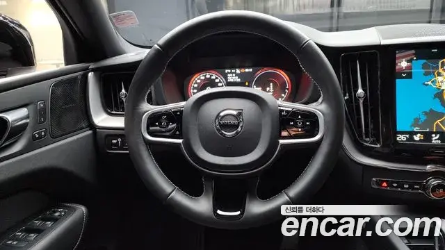 Volvo XC60 2021 — Photo 7/20