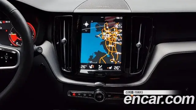 Volvo XC60 2021 — Photo 16/20