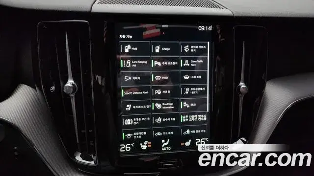 Volvo XC60 2021 — Photo 13/20