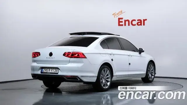 Volkswagen Passat GT 2021 — ფოტო 15/20