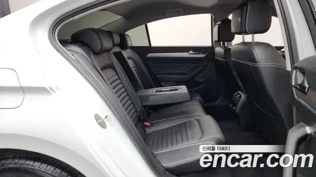 Volkswagen Passat GT 2021 — ფოტო 19/20
