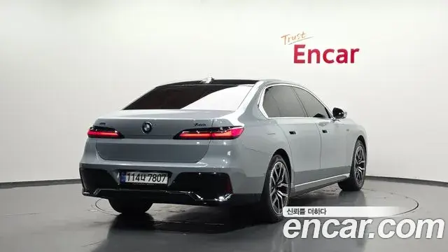 BMW 7 Series 2023 — ფოტო 3/20
