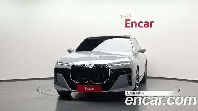 BMW 7 Series 2023 — ფოტო 4/20