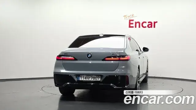 BMW 7 Series 2023 — ფოტო 13/20