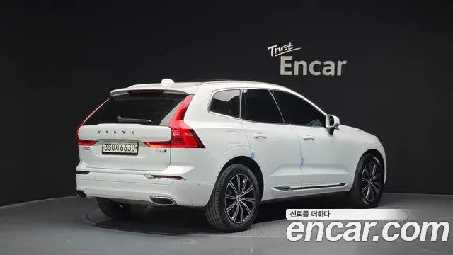 Volvo XC60 2020 — ფოტო 10/20
