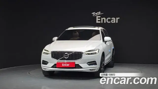 Volvo XC60 2020 — ფოტო 1/20