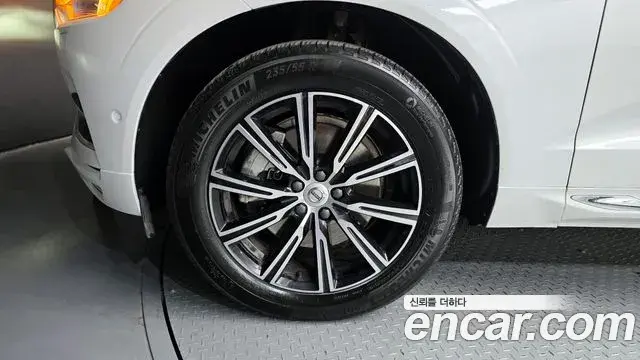 Volvo XC60 2020 — ფოტო 3/20
