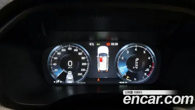 Volvo XC60 2020 — ფოტო 4/20