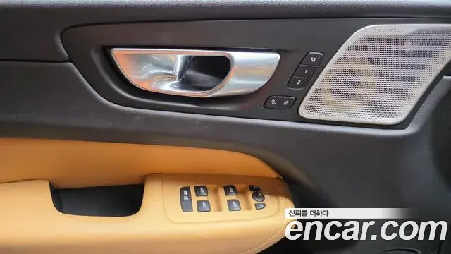 Volvo XC60 2020 — ფოტო 20/20