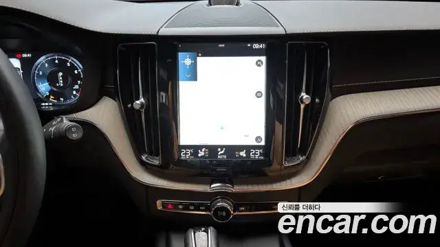 Volvo XC60 2020 — ფოტო 6/20