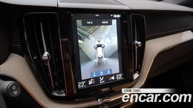 Volvo XC60 2020 — ფოტო 14/20