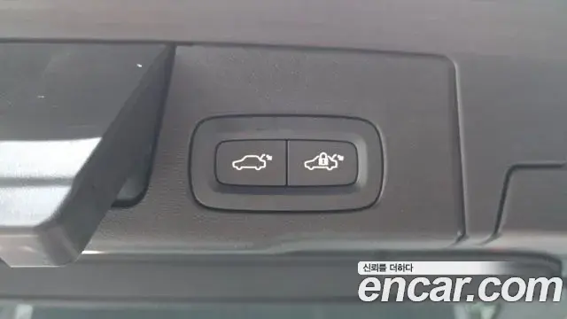 Volvo XC60 2020 — ფოტო 19/20