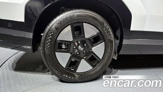 Hyundai Santa Fe 2023 — Şəkil 18/20