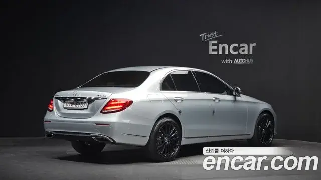 Mercedes-Benz E-Class 2018 — Şəkil 17/20