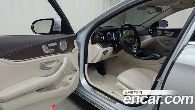 Mercedes-Benz E-Class 2018 — Şəkil 12/20