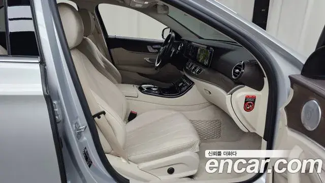 Mercedes-Benz E-Class 2018 — Şəkil 13/20