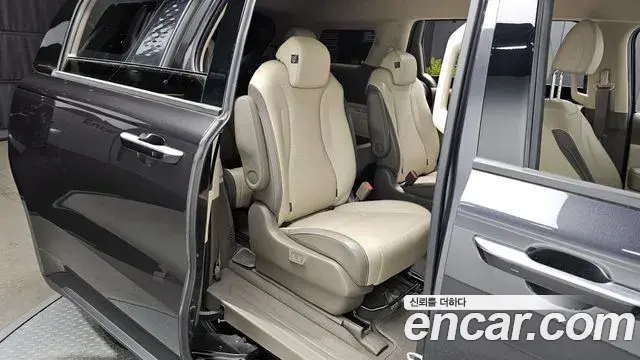 Kia Carnival 2021 — Фото 12/20