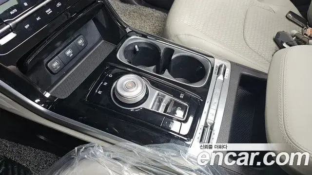 Kia Carnival 2023 — Şəkil 17/20