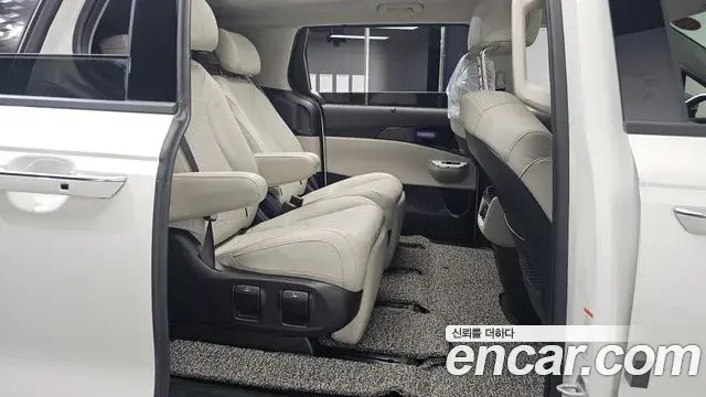 Kia Carnival 2023 — Şəkil 7/20