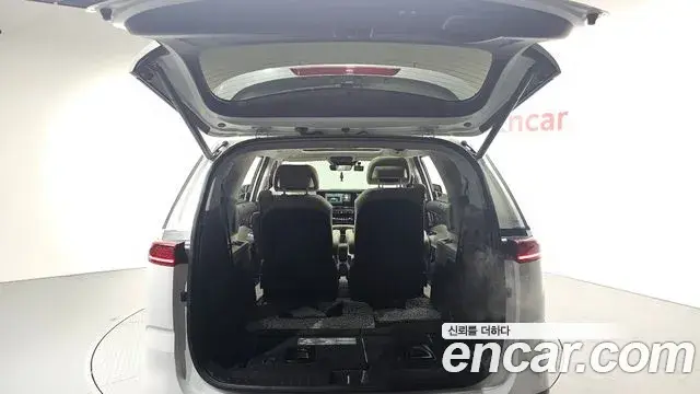 Kia Carnival 2023 — Şəkil 9/20